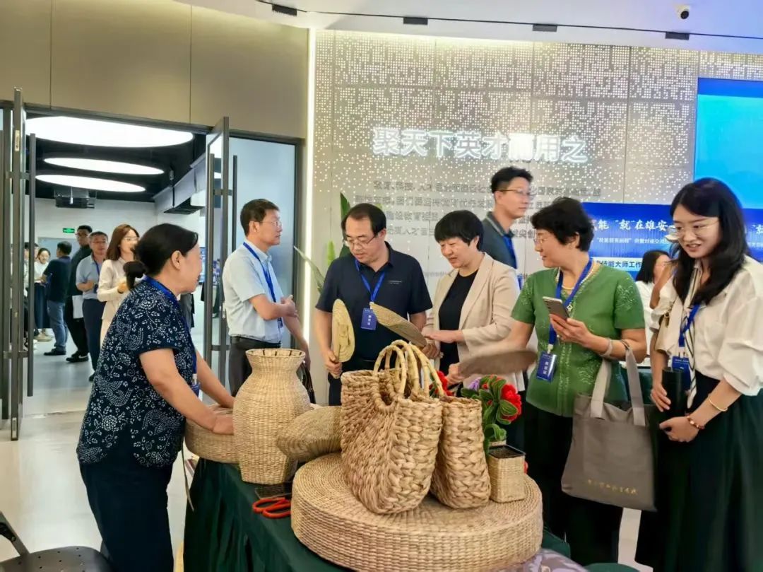 雄安新區(qū)舉辦“技能照亮前程”供需對(duì)接交流活動(dòng)