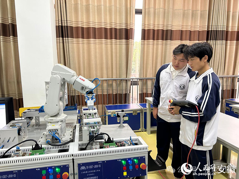 技工強(qiáng)省這幾年｜齊雷：搭平臺拓渠道 培養(yǎng)更多“大國工匠”